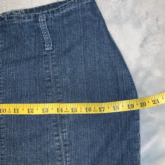 Vintage Denim maxi Skirt with Fringe Detail and crocheted tan trim size 30 boho - Picture 4 of 6